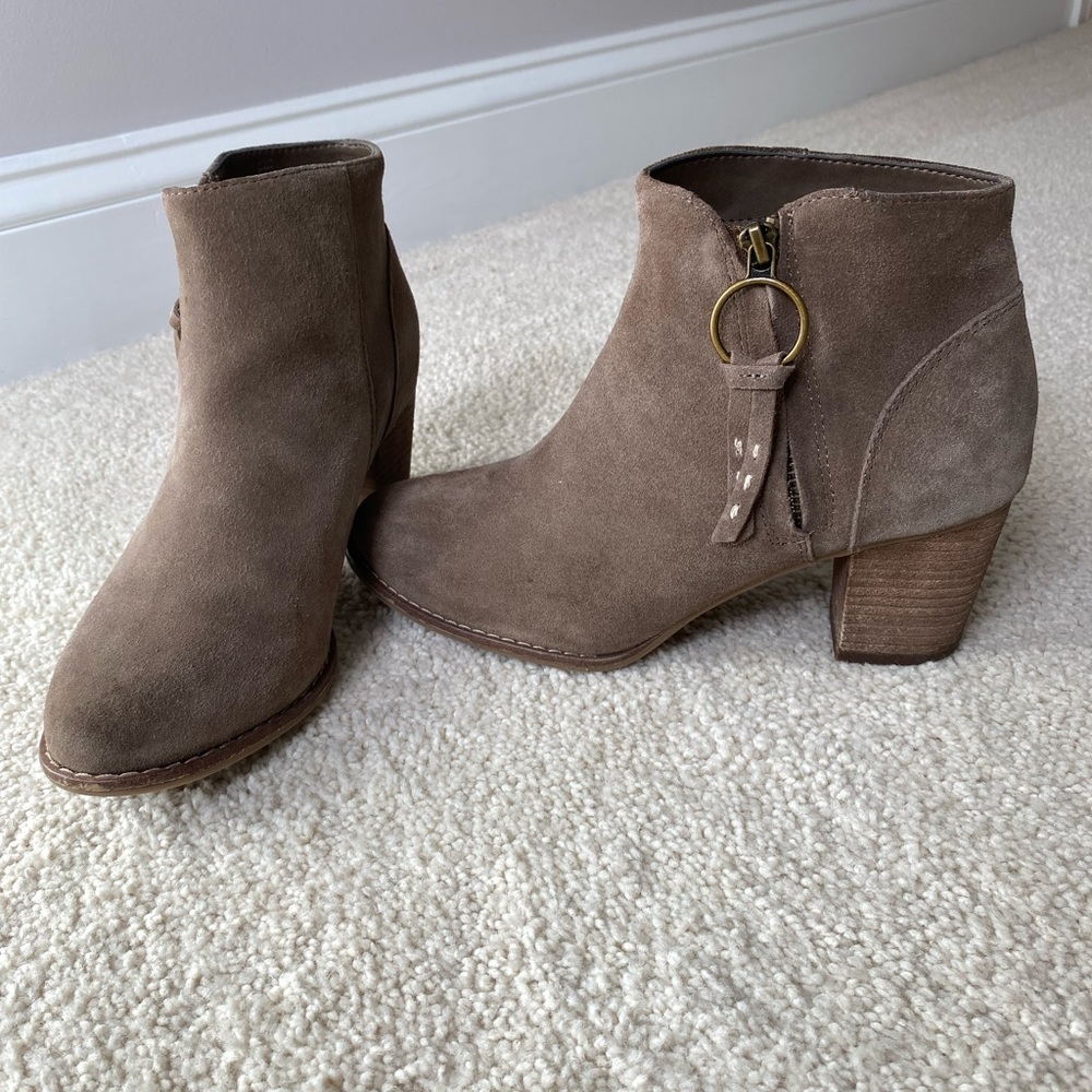 Heeled booties
